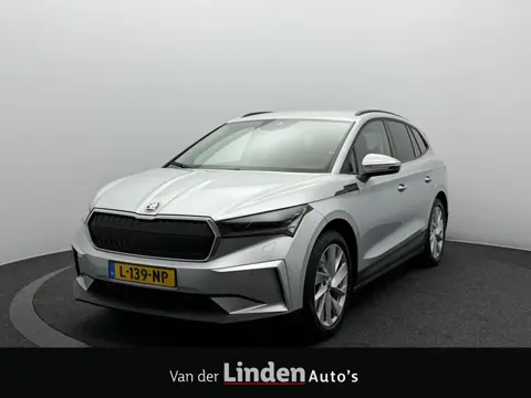 Škoda Enyaq iV 60 First Edition SOH 94,1% | Warmtepomp | Trekhaak | Matrix Led | Stoel/Stuurverwarmi