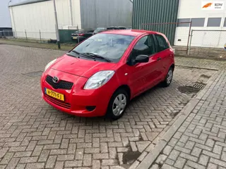 Toyota Yaris 1.0 VVTi +