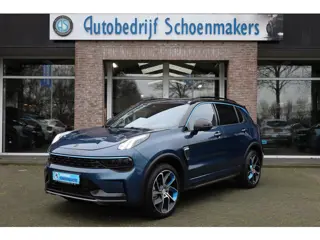 Lynk & Co 01 1.5 MY23! 6.6KWh ZWARTE-HEMEL ROLHOES MY23 360-CAMERA PANO/SCHUIF INFINITY DAB NAVI CAR