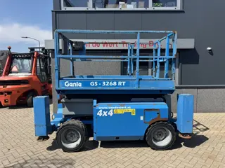 Genie GS 3268 RT  Hoogwerker / Arbeitsbuhne 12mtr werkhoogte 4x4 Kubota DIESEL 2007
