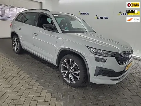 Skoda Kodiaq 1.5 TSI Sportline Business 7PERs+Elek-Klep+Navi+Camera+20"Lmv+stoel-verw+ = NIEUW TYPE 