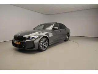 BMW 3-serie 320e | M-Sportpakket | LED | Navigatie | Active cruise | Schuifdak | Sportstoelen | DAB 