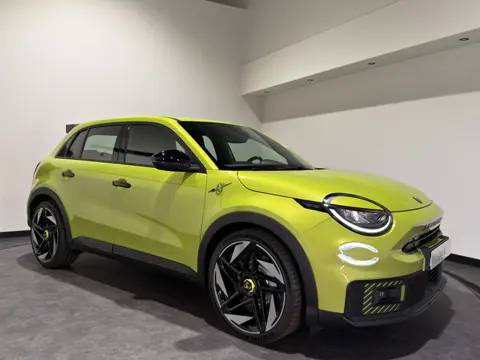 Fiat 600E Abarth Turismo 54 kWh | Acid Green (bj 2026)
