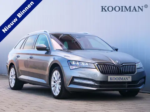 Škoda Superb Combi 1.4 TSI iV Syle 218 Pk Automaat Navi / DAB / Pano-dak / Apple Carplay / Leer / Tr