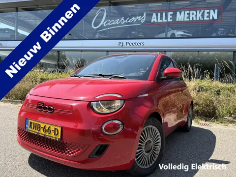Fiat 500 RED 24 kWh Achteruitrijcamera - Apple carplay - Navigatie - Parkeersensor achter - Draadloz
