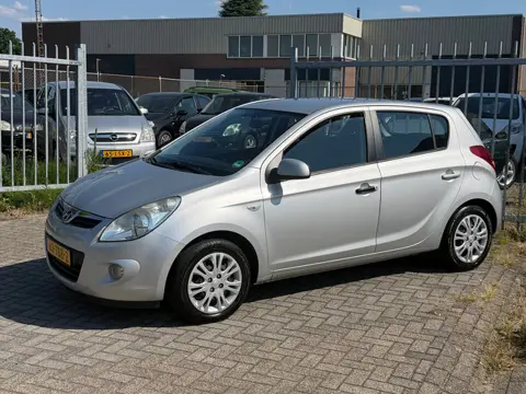 Hyundai I20 1.2i Business Edition 5 deurs! NL AUTO NAP! 2e eigenaar l NAVI l PDC l AIRCO ECC l MTF-s