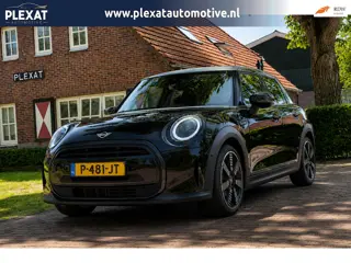 Mini Cooper 1.5 Cooper MINI Yours Aut. | Panorama | Slechts 2900KM | Adap. Cruise | Orig. NL | Harma
