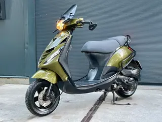 Piaggio Bromscooter Zip 4T SP LED KT UITLAAT VALBEUGELS AXA SLOT AFDEKHOES