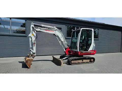 Takeuchi TB 235 (bj 2010)