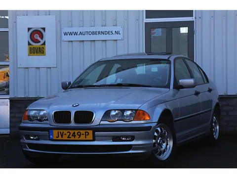 BMW 3 Serie 318i Executive Aut.*Perfect Onderh!*Uniek netjes*Airco/Afneemb. Trekhaak/Schuifdak/Parke