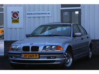 BMW 3 Serie 318i Executive Aut.*Perfect Onderh!*Uniek netjes*Airco/Afneemb. Trekhaak/Schuifdak/Parke