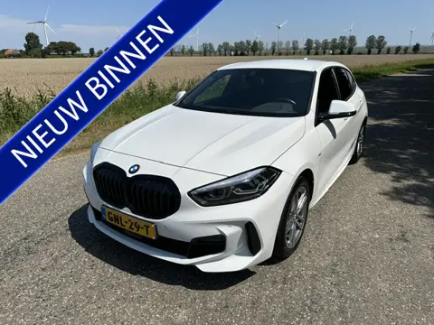 BMW 1-serie 118i M-Sport Carplay PDC Enz (bj 2024)