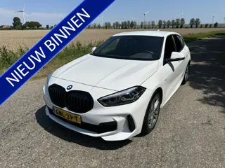 BMW 1-serie 118i M-Sport Carplay PDC Enz (bj 2024)