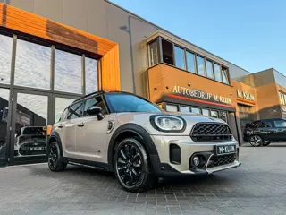 MINI Countryman Cooper S E ALL4 MINI Yours Aut 220pk Rooftopgrey/Pano/Camera/Bomvol