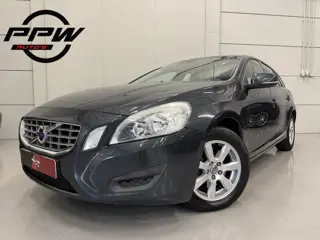 Volvo V60 T3 150pk Kinetic NAVI/LEER/TREKHAAK/LED/ECC/CRUISE/HIGH PERF AUDIO/PERFECT ONDERHOUDEN, NE