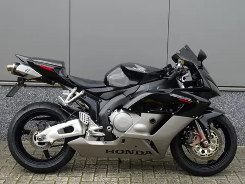 Honda CBR 1000 RR FIREBLADE (bj 2004)