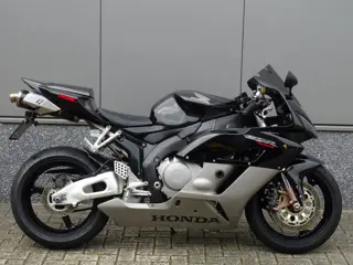 Honda CBR 1000 RR FIREBLADE (bj 2004)
