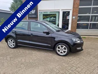 Volkswagen Polo 1.4-16V "Comfortline" 5 Deurs - Airco - Cruise - Trekhaak - Apk 04-02-2027 !!!