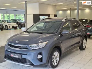 Kia Stonic 1.2 (4 Cil) Apple carplay/Android auto/Camera/Bluetooth/Stoel en stuurverwarming