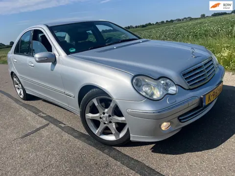 Mercedes-Benz C-klasse 230 sport / 6 cilinder in topstaat