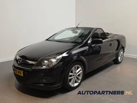 Opel Astra TwinTop 1.8 Cosmo Cabrio - Apple Carplay/Android Auto - Stoelverwarming - Halfleder