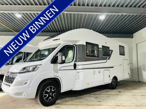 Adria MATRIX 670 SL Axess Gescheiden bedden, volledig vlakke vloer, 5 gordelplaatsen