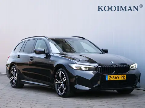 BMW 3 Serie Touring 157pk M-Sport Automaat 318i Trekhaak / 18 Inch / Sporstoelen