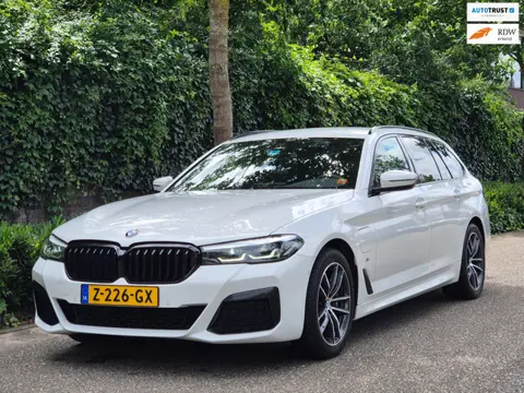 BMW 5-serie Touring 530e M Sport LED CarPlay Elek. Stoelen 100% dealer onderhouden 530e Business Edi