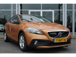Volvo V40 Cross Country T4 180PK Automaat Kinetic | Adapt. Cruise | BLIS | PDC Achter | Climate Cont