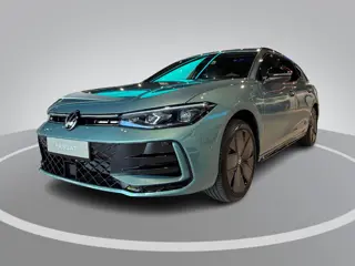 Volkswagen Passat Variant R-Line Edition 1.5 eHybrid 204 PK 6 DSG · Draadloze telefoonlader · Achter