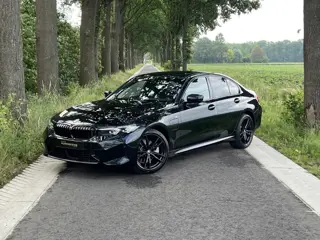 BMW 3-serie 330e M Sport | Open dak | Adapt. cruise | Trekhaak | Head-up | Stoelverwarming | Sfeerve