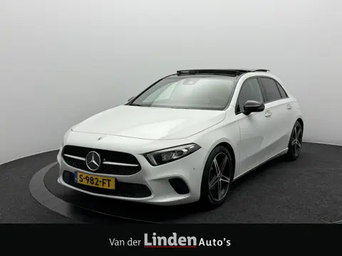 Mercedes-Benz A-Klasse 180 Premium Plus | Panoramadak | Sfeerverlichting | Full-Led | Camera | Carpl