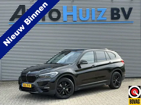 BMW X1 xDrive25e Sport Line Trekhaak Carplay Harman-Kardon Stuurwielverwarming Stoelverwarming 18 In