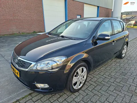Kia Cee'd 1.4 CVVT X-ecutive 1 eigen.met NAP.rapport