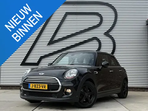 MINI 5-Deurs 1.5 Cooper Chili Business Airco|Elek Ramen|LM Velgen|PDC V+A|APK tot 01-2027