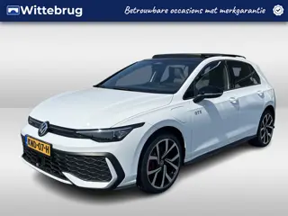 Volkswagen Golf 1.5 eHybrid GTE / FABRIEKSGARANTIE TM 9-2030/ 272 PK/ PANO/ BLACK STYLE/ ZWENKBARE T