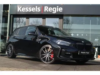 BMW 1-serie 118i M-sport Pano M-Seats 19” HiFi Keyless Camera Stuurverwarming