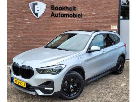 BMW X1 XDrive25e Pano, HUD, Cam, Harman, M-stuur, Leer