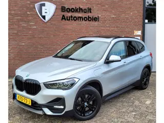 BMW X1 XDrive25e Pano, HUD, Cam, Harman, M-stuur, Leer