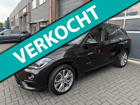 BMW X1 xDrive20i LED Pano Navi Trekhaak Stoelvw PDC Keyless