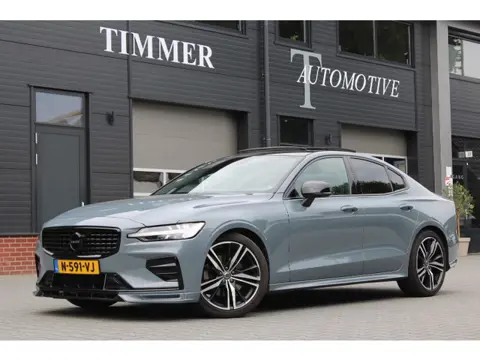 Volvo S60 2.0 B3 R-Design - Panoramadak - 19 Inch - Harman Kardon - Adaptive Cruise - Spoiler set - 