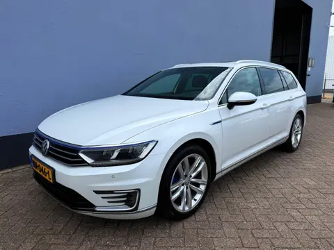 Volkswagen Passat Variant 1.4 TSI GTE Highline AUT - Panorama - Trekhaak