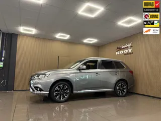 Mitsubishi Outlander 2.0 PHEV Executive Edition * Stoelverwarming / LM Velgen / Parkeersensoren / NL