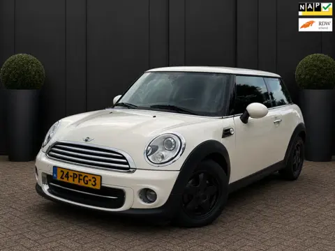 Mini 3-Deurs 1.6 Cooper Business Line CRUISE CTRL AIRCO APK 31-05-2027