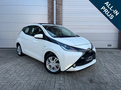 Toyota Aygo 1.0 VVT-i X/Half leder/Keyless entry Cabrio/Dealer oh/Navi/Carplay/Camera/Garantie
