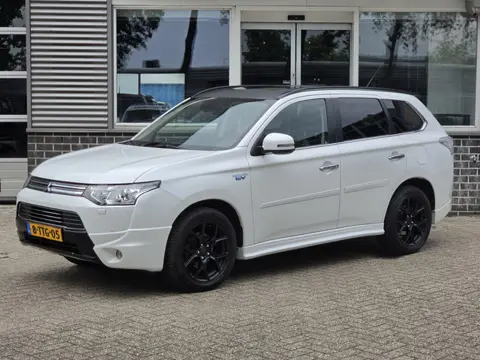 Mitsubishi Outlander 2.0 PHEV Instyle+ Leder Dakraam Navi Camera