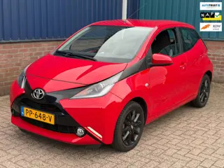 Toyota Aygo 1.0 VVT-i x-play Airco, Led, NAP
