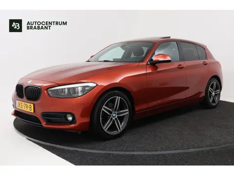 BMW 1-serie 118i Executive Automaat (GROOT-NAVIGATIE, LED, PANORAMADAK, CAMERA, SPORTSTOELEN, GROOTL