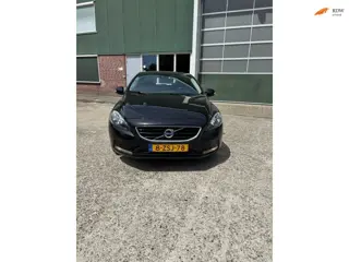 Volvo V40 1.6 T3 Momentum/ Panodak / Trekhaak/ Navi/Stoelverwarming /PDC