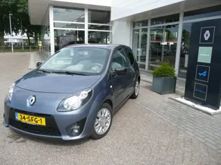 Renault Twingo 1.2-16V Initiale CRUISE CONTROLE/ CLIMATE CONTROLE/ LEDEREN INTERIEUR/ ETC.. DEALER O